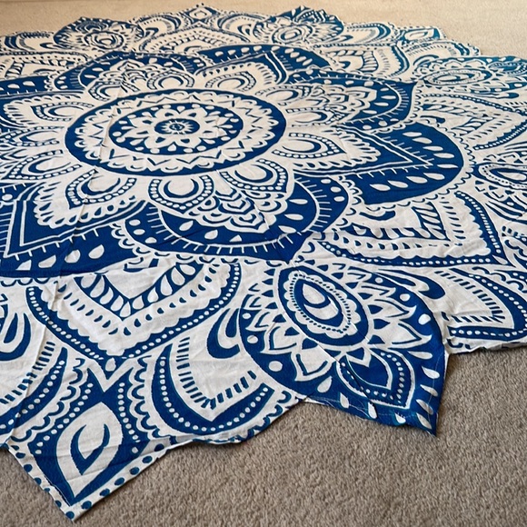 Gorgeous Lotus Tapestry - Picture 2 of 5